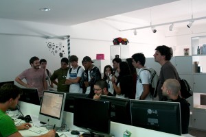 Alunos do Senai visitando o setor de criação da Midia Effects.